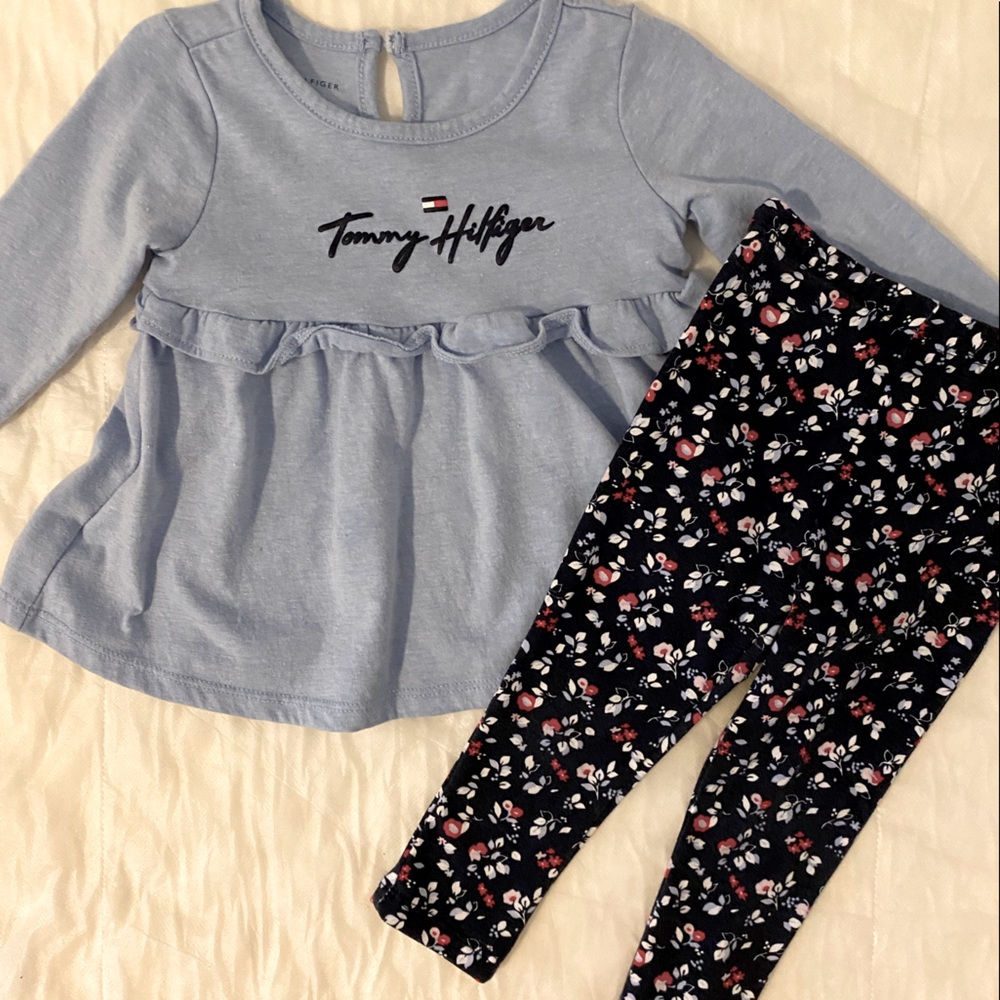 Tommy Hilfiger set, blue with flowers. Size 18m